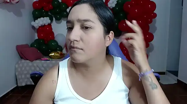 Snapshot of Saracutee1 chatting on 12-19-24, 04:02 Saracutee1 online show from 12-19-24, 04:02