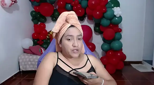 Snapshot of Saracutee1 chatting on 12-26-24, 05:51 Saracutee1 online show from 12-26-24, 05:51