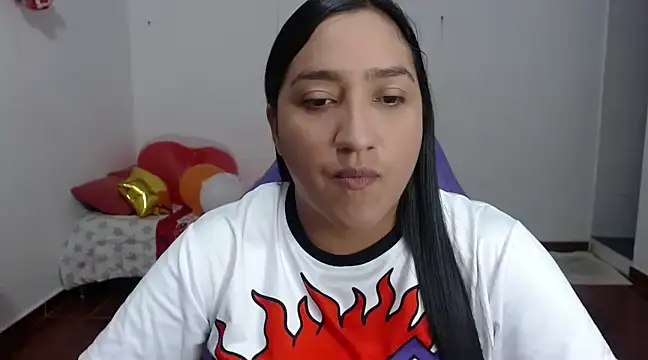 Snapshot of Saracutee1 chatting on 12-30-24, 04:08 Saracutee1 online show from 12-30-24, 04:08