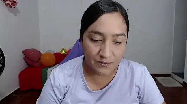 Snapshot of Saracutee1 chatting on 01-02-25, 05:18 Saracutee1 online show from 01-02-25, 05:18