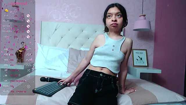 Snapshot of CharlotteMuller chatting on 01-11-25, 04:27 CharlotteMuller online show from 01-11-25, 04:27