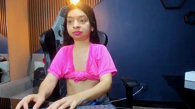 Snapshot of CharlotteMuller chatting on 01-21-25, 07:50 CharlotteMuller online show from 01-21-25, 07:50