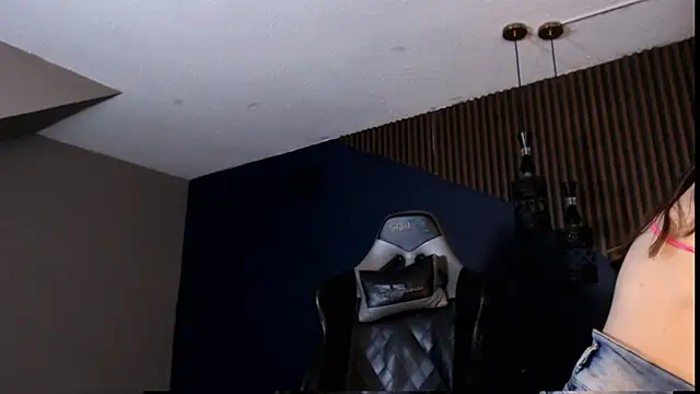 Snapshot of CharlotteMuller chatting on 10-05-25, 08:18 CharlotteMuller online show from 10-05-25, 08:18