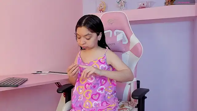 Snapshot of CharlotteMuller chatting on 10-14-25, 07:58 CharlotteMuller online show from 10-14-25, 07:58