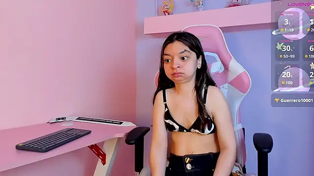 Snapshot of CharlotteMuller chatting on 10-17-25, 08:11 CharlotteMuller online show from 10-17-25, 08:11