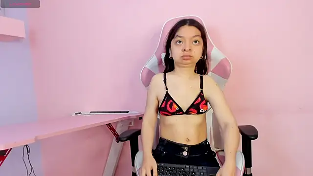 Snapshot of CharlotteMuller chatting on 11-20-25, 07:35 CharlotteMuller online show from 11-20-25, 07:35