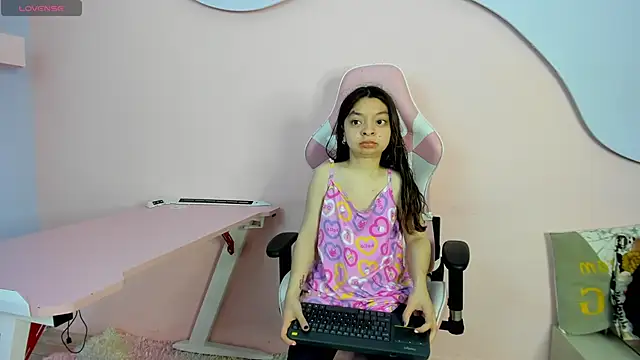 Snapshot of CharlotteMuller chatting on 11-21-25, 08:51 CharlotteMuller online show from 11-21-25, 08:51