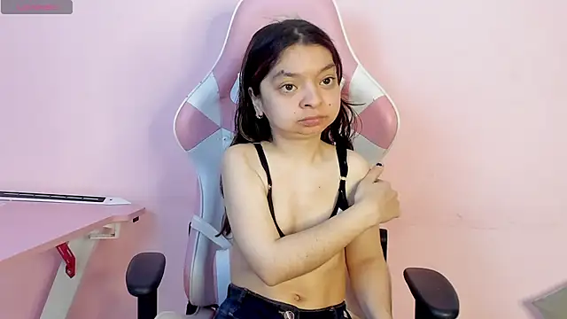 Snapshot of CharlotteMuller chatting on 11-26-25, 07:59 CharlotteMuller online show from 11-26-25, 07:59