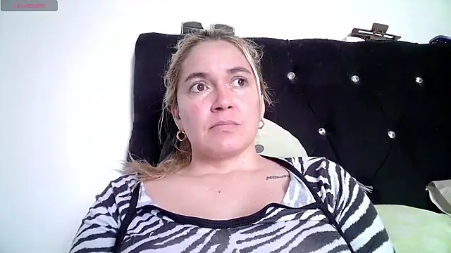 Izury Blondee online show from 11-17-25, 05:41