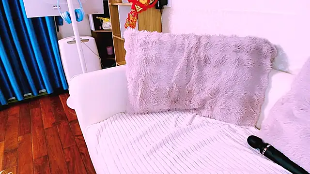 Snapshot of Lee_Mi chatting on 02-09-26, 02:54 Lee Mi online show from 02-09-26, 02:54