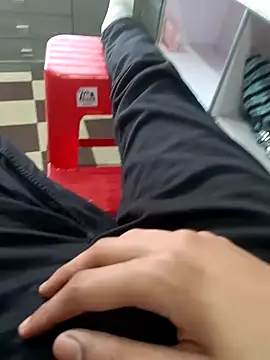 Snapshot of HeftyTheory7 chatting on 12-04-25, 11:19 HeftyTheory7 online show from 12-04-25, 11:19