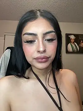 Snapshot of ThickerThanYoBitch chatting on 10-12-25, 07:07 ThickerThanYoBitch online show from 10-12-25, 07:07