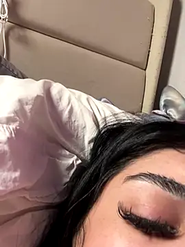 Snapshot of ThickerThanYoBitch chatting on 10-13-25, 04:51 ThickerThanYoBitch online show from 10-13-25, 04:51