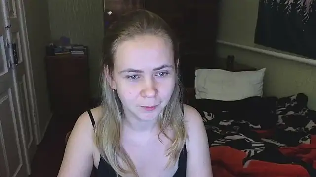 Snapshot of Riley_Roo chatting on 12-11-24, 08:50 Riley Roo online show from 12-11-24, 08:50