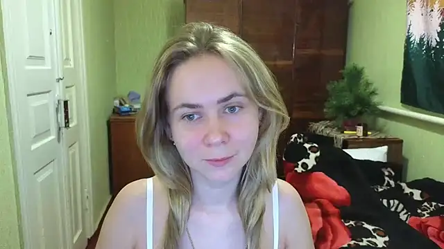 Snapshot of Riley_Roo chatting on 12-15-24, 05:42 Riley Roo online show from 12-15-24, 05:42