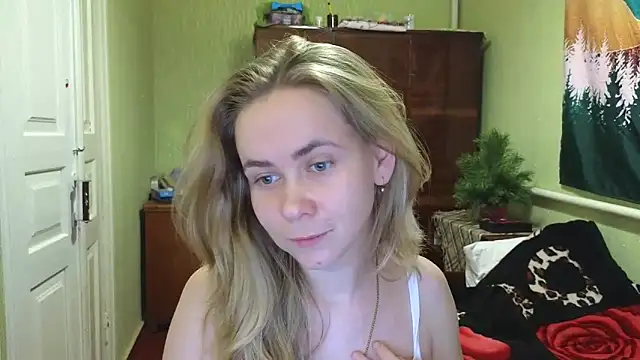 Snapshot of Riley_Roo chatting on 12-19-24, 05:08 Riley Roo online show from 12-19-24, 05:08