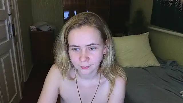 Snapshot of Riley_Roo chatting on 12-31-24, 09:39 Riley Roo online show from 12-31-24, 09:39