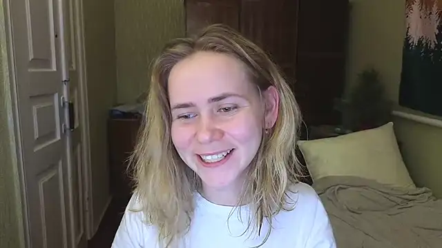 Snapshot of Riley_Roo chatting on 01-10-25, 05:56 Riley Roo online show from 01-10-25, 05:56