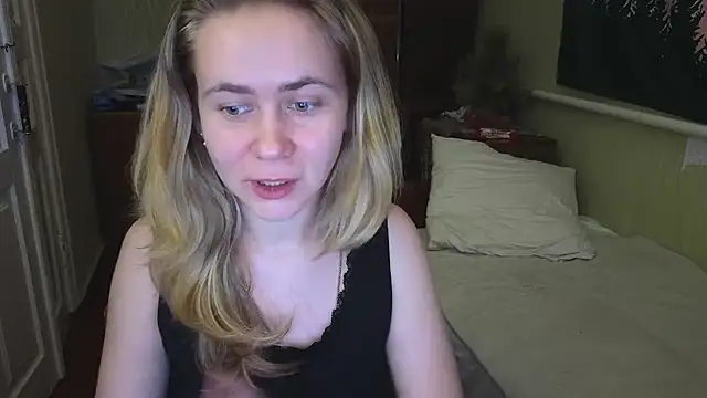 Snapshot of Riley_Roo chatting on 01-26-25, 05:23 Riley Roo online show from 01-26-25, 05:23