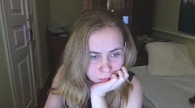 Snapshot of Riley_Roo chatting on 02-23-25, 04:57 Riley Roo online show from 02-23-25, 04:57