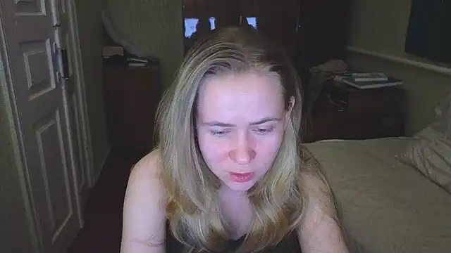 Snapshot of Riley_Roo chatting on 03-20-25, 05:25 Riley Roo online show from 03-20-25, 05:25