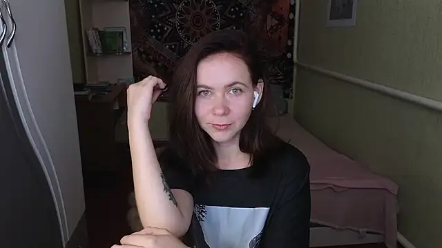 Snapshot of Riley_Roo chatting on 09-17-25, 08:16 Riley Roo online show from 09-17-25, 08:16