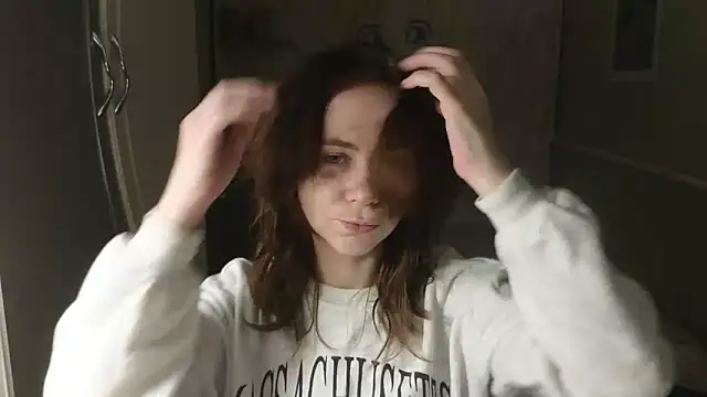 Snapshot of Riley_Roo chatting on 11-25-25, 04:40 Riley Roo online show from 11-25-25, 04:40