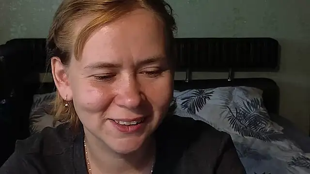 Snapshot of Riley_Roo chatting on 07-16-26, 06:41 Riley Roo online show from 07-16-26, 06:41