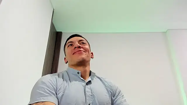 Snapshot of aquiles_51 chatting on 05-27-26, 06:16 aquiles 51 online show from 05-27-26, 06:16
