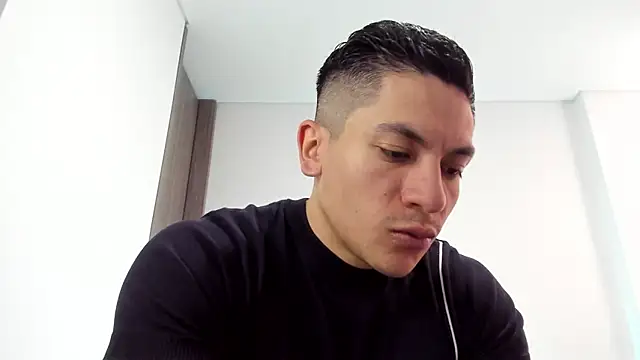 Snapshot of aquiles_51 chatting on 06-02-26, 06:32 aquiles 51 online show from 06-02-26, 06:32