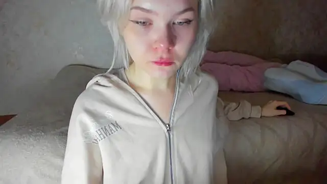 Snapshot of Dopaminegirl chatting on 09-30-25, 09:31 Dopaminegirl online show from 09-30-25, 09:31