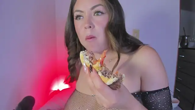 Snapshot of ale_blossom chatting on 10-12-25, 01:37 ale blossom online show from 10-12-25, 01:37