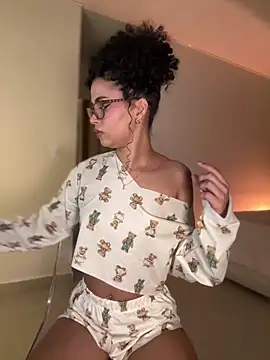 Lianh Benett online show from 02-14-25, 04:15