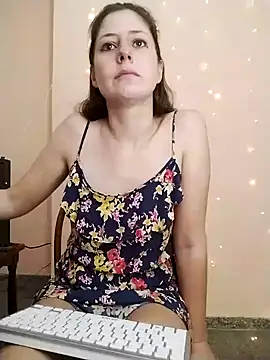 lucecitafantasy2 online show from 03-04-25, 01:49