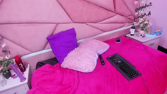 LilithCooperr  online show from 01-06-25, 12:27