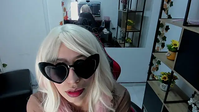 LilithCooperr  online show from 12-17-25, 10:05