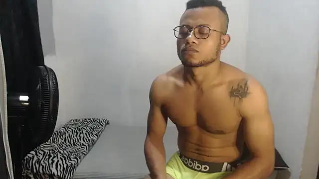 Snapshot of grandominantex1 chatting on 12-02-25, 08:08 grandominantex1 online show from 12-02-25, 08:08