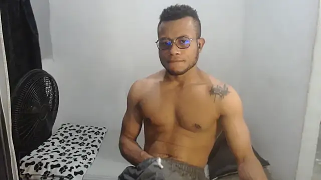 Snapshot of grandominantex1 chatting on 12-13-25, 11:43 grandominantex1 online show from 12-13-25, 11:43