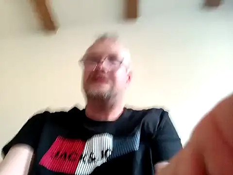 Snapshot of Heidemensch chatting on 03-21-25, 03:57 Heidemensch online show from 03-21-25, 03:57