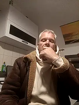 Snapshot of Heidemensch chatting on 05-21-26, 10:17 Heidemensch online show from 05-21-26, 10:17