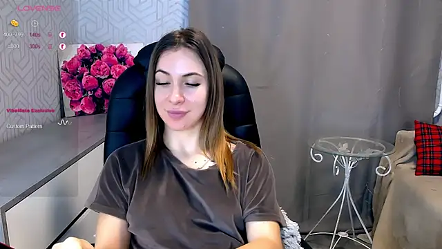 Snapshot of Naughty__Megan chatting on 02-15-25, 08:33 Naughty Megan online show from 02-15-25, 08:33