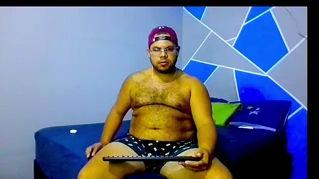 Snapshot of Evert_hairyboy chatting on 12-14-25, 05:18 Evert hairyboy online show from 12-14-25, 05:18