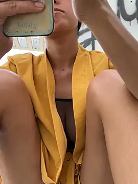 Snapshot of 2HotAsain4u chatting on 01-09-25, 03:58 2HotAsain4u online show from 01-09-25, 03:58