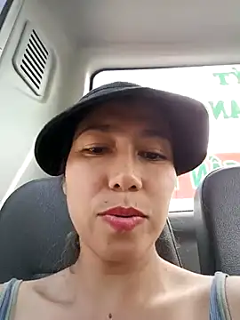 Snapshot of 2HotAsain4u chatting on 03-08-25, 03:17 2HotAsain4u online show from 03-08-25, 03:17