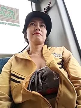 Snapshot of 2HotAsain4u chatting on 09-19-25, 03:19 2HotAsain4u online show from 09-19-25, 03:19