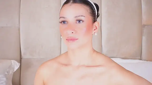 Snapshot of KiraKayleigh1 chatting on 03-07-25, 03:08 KiraKayleigh1 online show from 03-07-25, 03:08