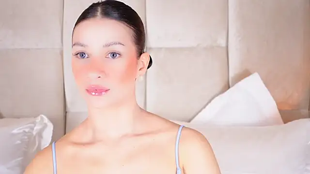 Snapshot of KiraKayleigh1 chatting on 03-20-25, 09:56 KiraKayleigh1 online show from 03-20-25, 09:56