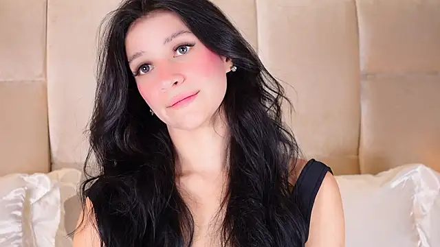 Snapshot of KiraKayleigh1 chatting on 09-13-25, 12:32 KiraKayleigh1 online show from 09-13-25, 12:32