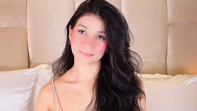 Snapshot of KiraKayleigh1 chatting on 10-17-25, 12:47 KiraKayleigh1 online show from 10-17-25, 12:47