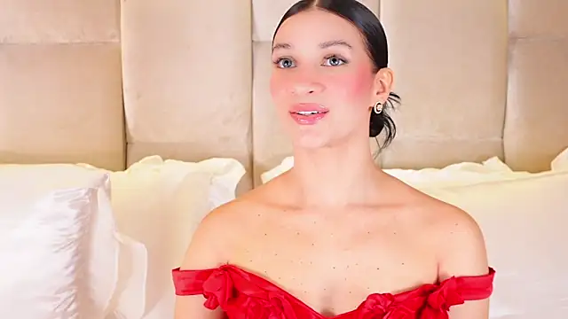 Snapshot of KiraKayleigh1 chatting on 10-20-25, 02:23 KiraKayleigh1 online show from 10-20-25, 02:23